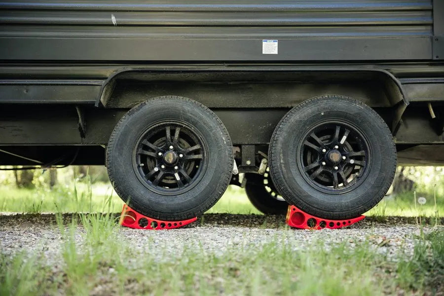 Side view of the Andersen Camper Leveler lifting a trailer wheel