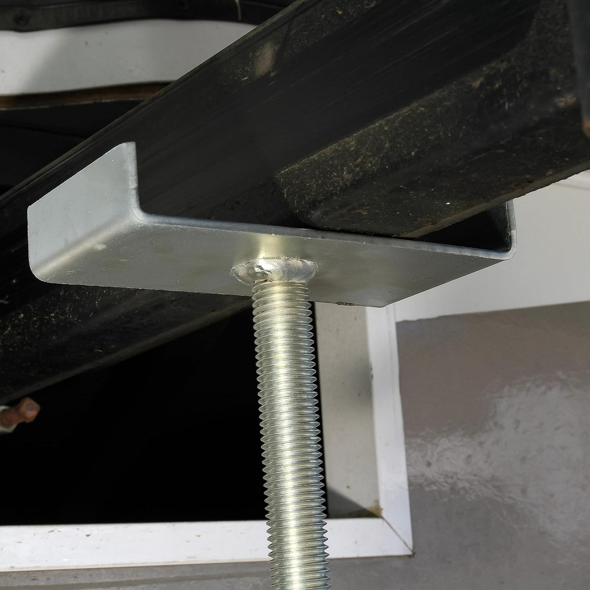 Eaz-Lift RV Slide-Out Supports Installed Under Slide Room